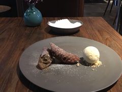 西西里卷乳清芝士开心果配-Carbon莫卡哆·意大利复古集市餐厅(杭州大厦店)