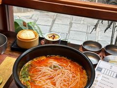 -银米·云南传统过桥米线(双廊黑金冠店)