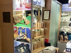 -爱革·奢品·鞋包·衣物·家居(金桥国际商业广场店)
