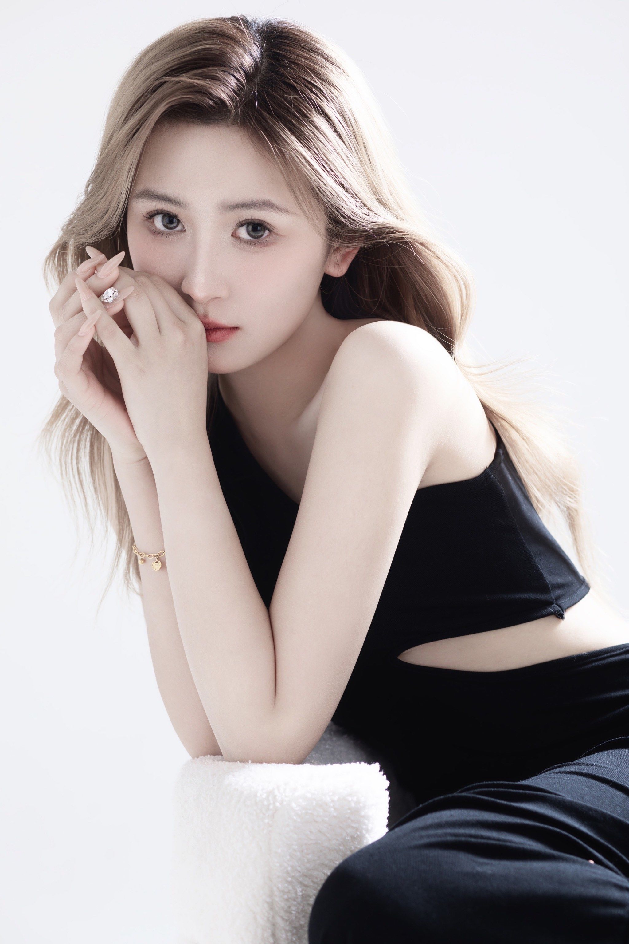 超显身材的黑色系御姐氛围感写真|钓系女神