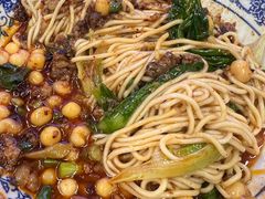 -渝之汇牛肉豌杂面