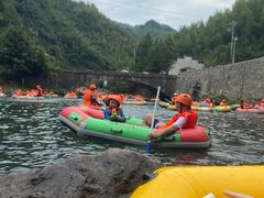 -安吉龙王山峡谷漂流