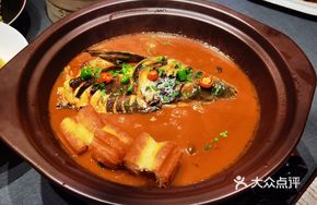 Mushroom-flavored Fish Head with Bold Crispy Dough Sticks