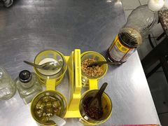 调料台-榮泰米粉湯(Left Shop)