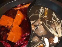 菌菇鸳鸯锅-大龙辣火锅·龙虾·烧烤(湖滨新天地店)