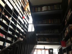 -钟书阁(松江泰晤士小镇店)