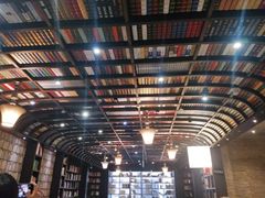 -钟书阁(松江泰晤士小镇店)