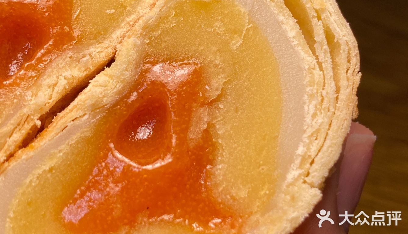 2.6r一个蛋黄流心酥，有点偏甜