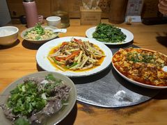 -大众跷脚牛肉馆·非遗传承单位(峨眉山店)