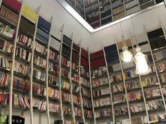 -钟书阁(松江泰晤士小镇店)