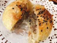 酥皮烤包子-董小西的凉皮和椒麻鸡(三元桥店)