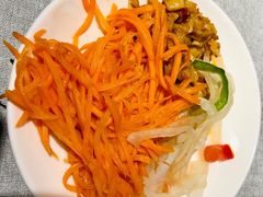 腌制的红萝卜丝和洋葱-巴依家新疆手抓饭(菱角湖万达店)