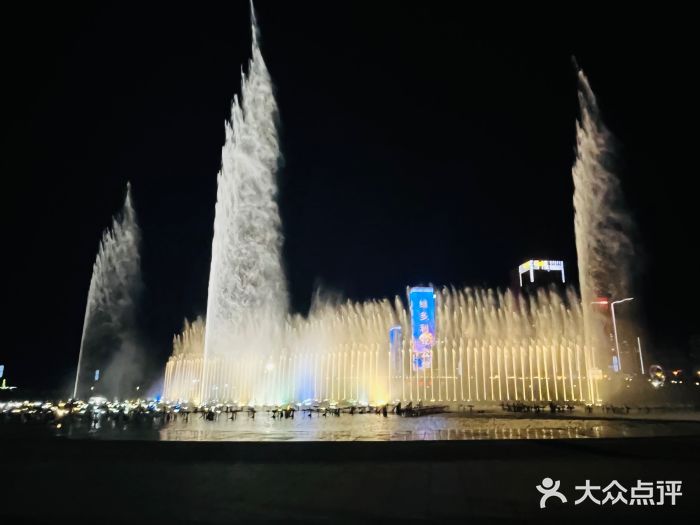 东港音乐喷泉广场图片