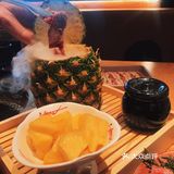 这家烤肉店的食材和服务真不错！