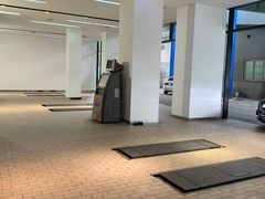 -上海宝信宝马4S店