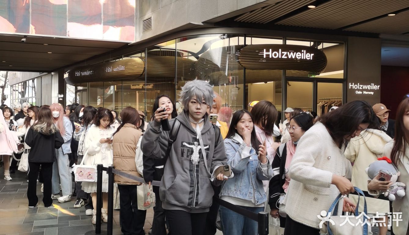 来杯喜茶，前面等待800杯……