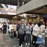 来杯喜茶，前面等待800杯……