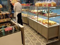 面包甜点陈列柜-面包新语(吾悦国际广场店)