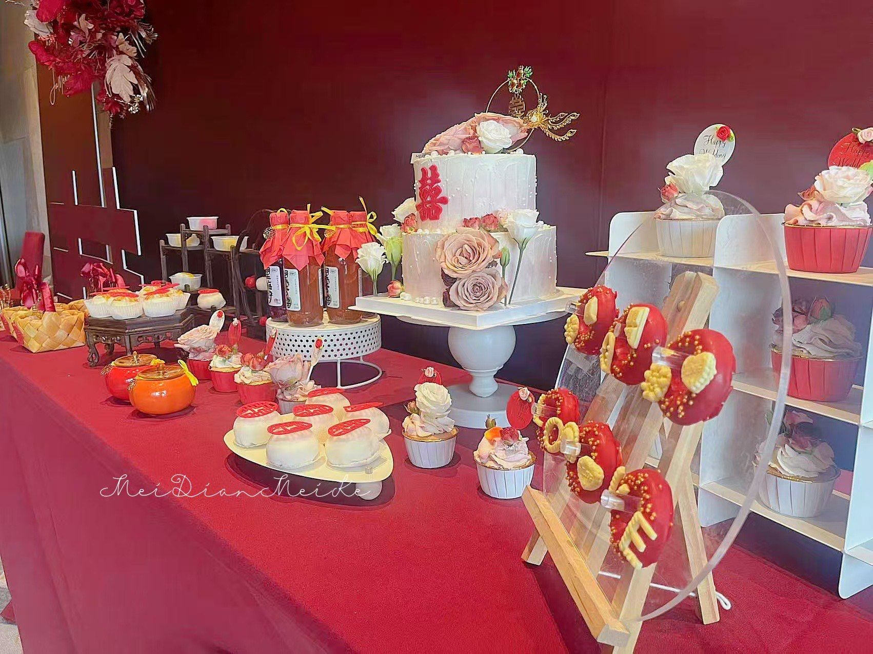 甜品桌布置美点美客家订的婚礼甜品台太美了吧!