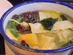 老大连清汤麻辣烫-喝丢一只鞋海鲜烧烤·海肠捞饭(东关街店)