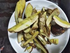 黄牛肝菌-东巴谷野生菌火锅餐厅