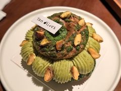 开心果树莓泡芙-Ten Olives甜点