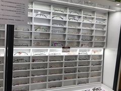 -视野联行眼镜•蔡司•依视路(温江店)