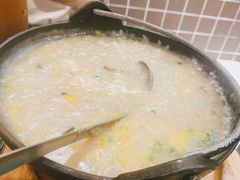 -何妹湿辣牛肉·粤式烧烤砂煲(桂雅路店)