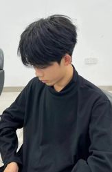 -一家只做男发烫染的店