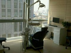 -瑞尔齿科(上海长风大悦城店)