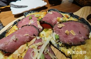 Low-Temperature Beef and Salted Egg Yolk Pizza