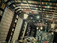 -钟书阁(松江泰晤士小镇店)