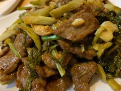 自制酸菜炒牛肉-宏记广东客家菜(丰汇店)