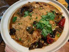 鱼头炖豆腐-五谷粮煎饼卷大葱(景星店)