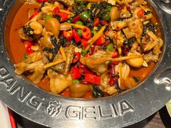 紫苏牛蛙煲-胖哥俩肉蟹煲(湖滨银泰in77店)