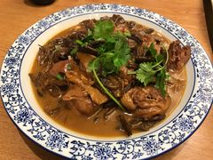 柴鸡炖野生黄蘑-小土豆北方菜馆(方庄店)
