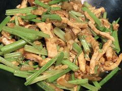 芹菜炒三丝-民间瓦缸煨汤館(嵩山路店)