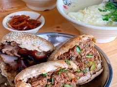 烧饼夹肘子肉-昌顺马记小吃店(昌盛园店)
