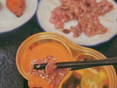 -何妹湿辣牛肉·粤式烧烤砂煲(桂雅路店)