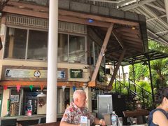 -Green Tree Rest. & Pub