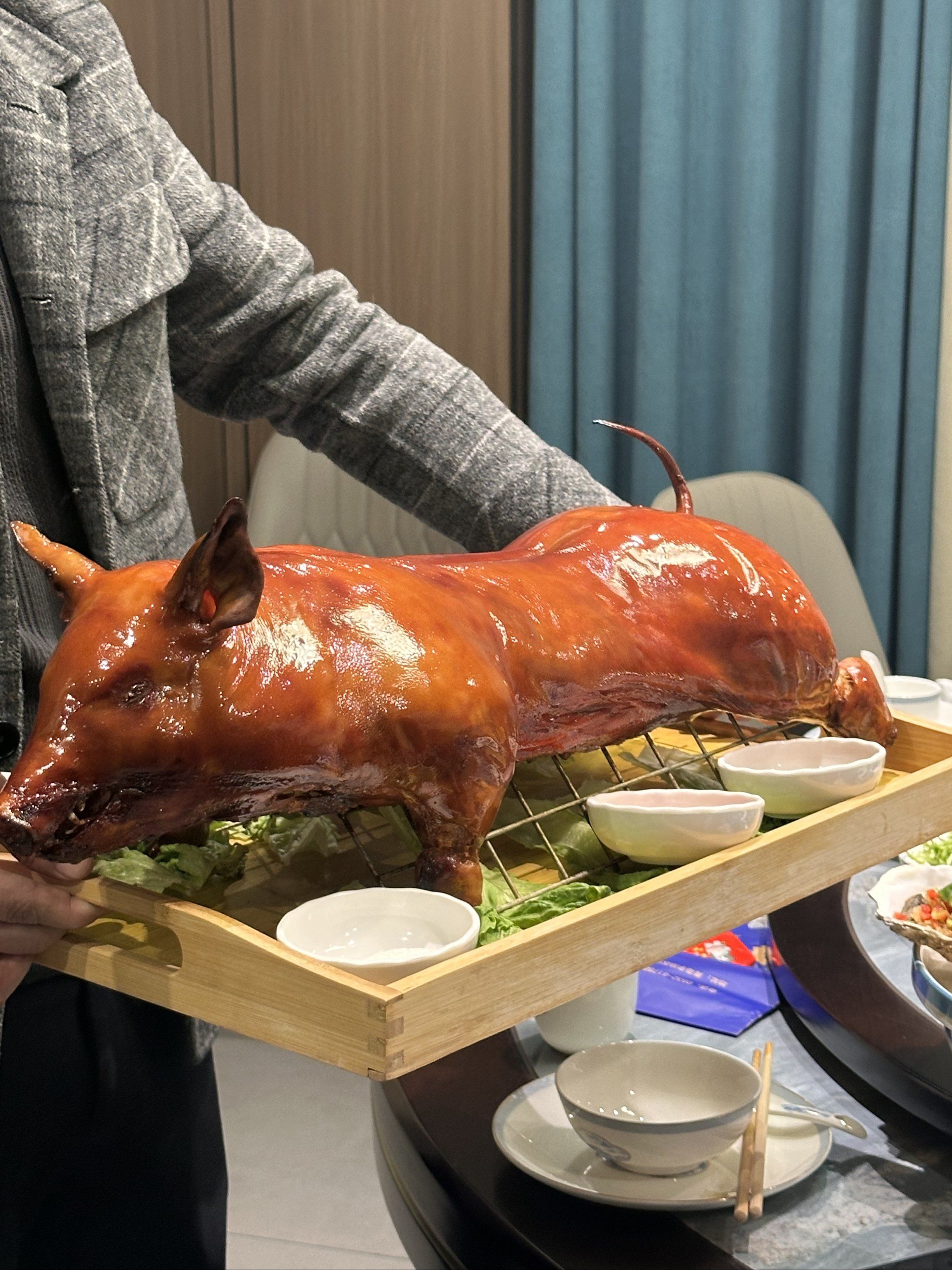 一口脆皮烤乳猪!就在这家