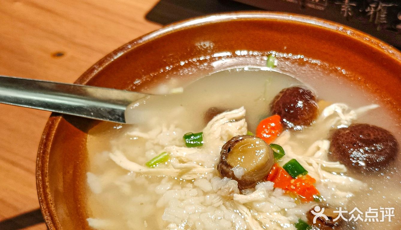 火遍川渝的烧鸡公，从破烂房子里炸裂飘香！