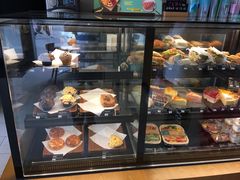 面包甜点陈列柜-星巴克(新达汇三林店)