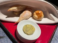 餐前面包-弦月窗LUNETTE BY AMANDA(复兴路店)