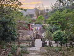 -十万大山布透温泉