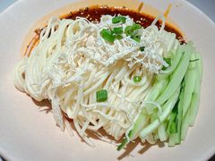 鸡丝凉面-麻六记(新天地店)