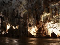 -波斯托伊纳溶洞