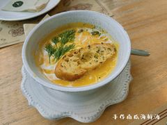 手作南瓜海鲜汤-Mark&Mars Restaurant