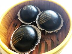 土豪金流沙包-水上明月·湖景餐厅
