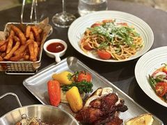 -théATRE茶聚场·餐厅(环球金融中心店)